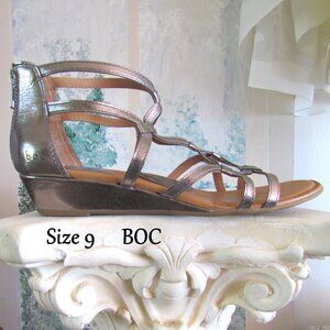 CAGE SANDALS, 9, BRONZE GOLD, WEDGE FLATS, ZIPPER BACKS, STYLISH COOL, BOC